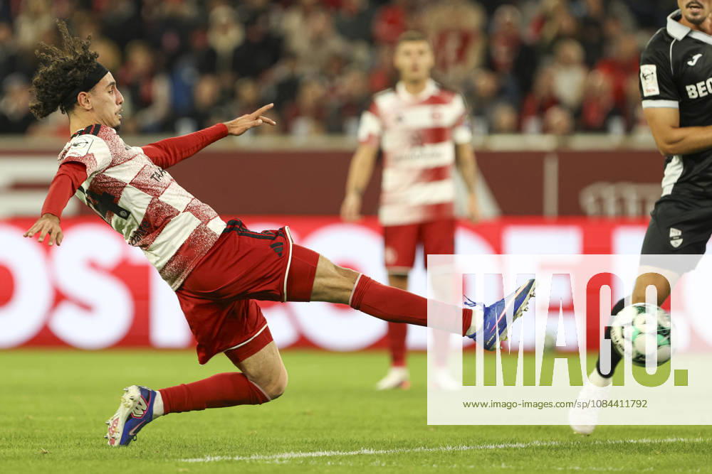 Anas Slimani (Fortuna Duesseldorf) in Aktion, am Ball, Einzelaktion waehrend des Spiels der 3. Liga zwischen Fortuna Duesseldorf und SC Verl, Merkur Spiel-Arena am 11. October 2026 in Duesseldorf, Deutschland. (Foto von Oliver Kaelke DeFodi Images) +++ Anas Slimani (Fortuna Duesseldorf) controls the ball during the 3. Liga match between Fortuna Duesseldorf and SC Verl at Merkur Spiel-Arena on October 11, 2026 in Dusseldorf, Germany. (Photo by Oliver Kaelke DeFodi Images) DFB DFL REGULATIONS PROHIBIT ANY USE OF PHOTOGRAPHS AS IMAGE SEQUENCES AND OR QUASI-VIDEO. (Photo by Oliver Kaelke DeFodi Images) -