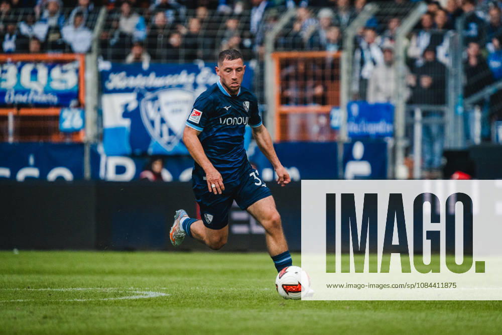 Bochum, Deutschland 11. Oktober 2026: 2. Bundesliga - 2026 2027 - 7. Spieltag - VfL Bochum 1848 gegen DSC Arminia Bielefeld Im Bild: Maximilian Wittek (BOC) DFL DFB regulations prohibit any use of photographs as image sequences and or quasi-video. Vonovia Ruhrstadion Nordrhein Westfalen