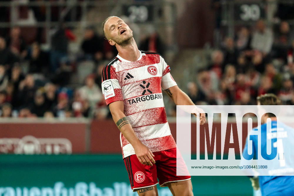 Deutschland: 3. Liga 2026 2027 Fortuna Düsseldorf vs. SC Verl 8. Spieltag 12.10.2026 Merkur Spiel-Arena (Nordrhein-Westfalen) Jorrit Hendrix (Fortuna Dusseldorf, 8) Frust Ärger Emotionen Traurig