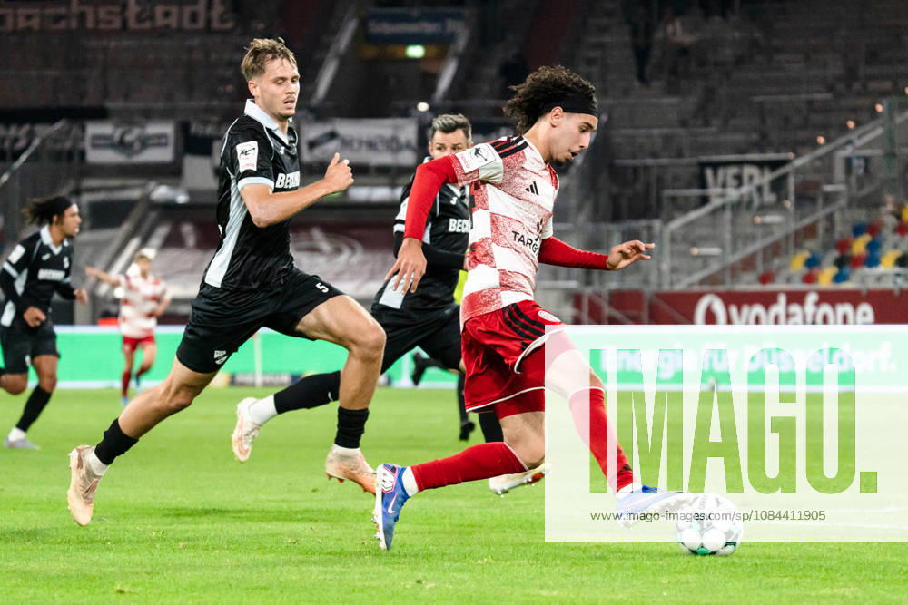 Deutschland: 3. Liga 2026 2027 Fortuna Düsseldorf vs. SC Verl 8. Spieltag 12.10.2026 Merkur Spiel-Arena (Nordrhein-Westfalen) Anas Slimani (Fortuna Dusseldorf, 34) Nick Seidel (SC Verl, 5)