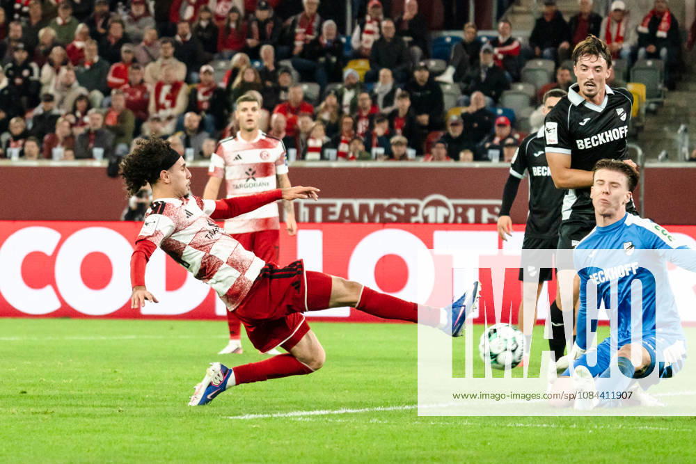 Deutschland: 3. Liga 2026 2027 Fortuna Düsseldorf vs. SC Verl 8. Spieltag 12.10.2026 Merkur Spiel-Arena (Nordrhein-Westfalen) Anas Slimani (Fortuna Dusseldorf, 34) Timo Schlieck (SC Verl, 1)