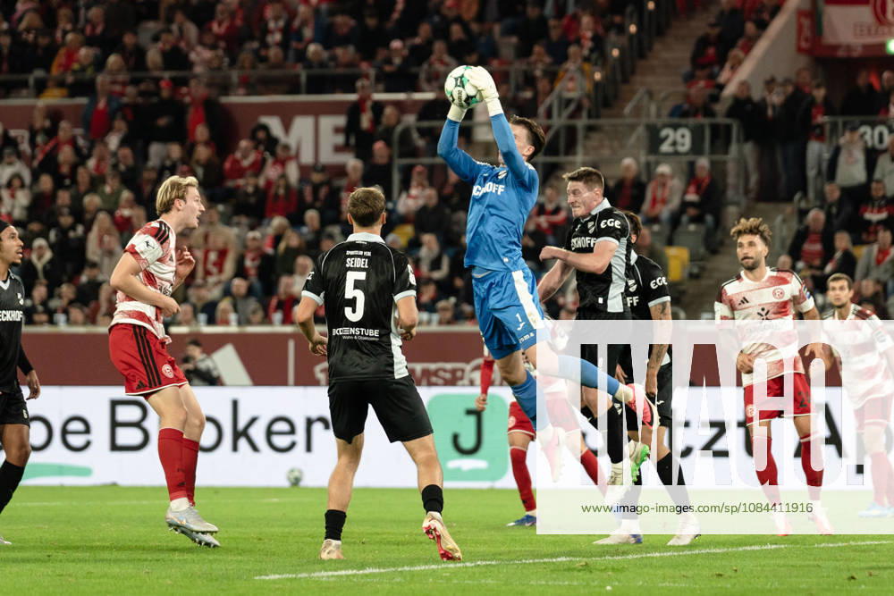 Deutschland: 3. Liga 2026 2027 Fortuna Düsseldorf vs. SC Verl 8. Spieltag 12.10.2026 Merkur Spiel-Arena (Nordrhein-Westfalen) Timo Schlieck (SC Verl, 1)