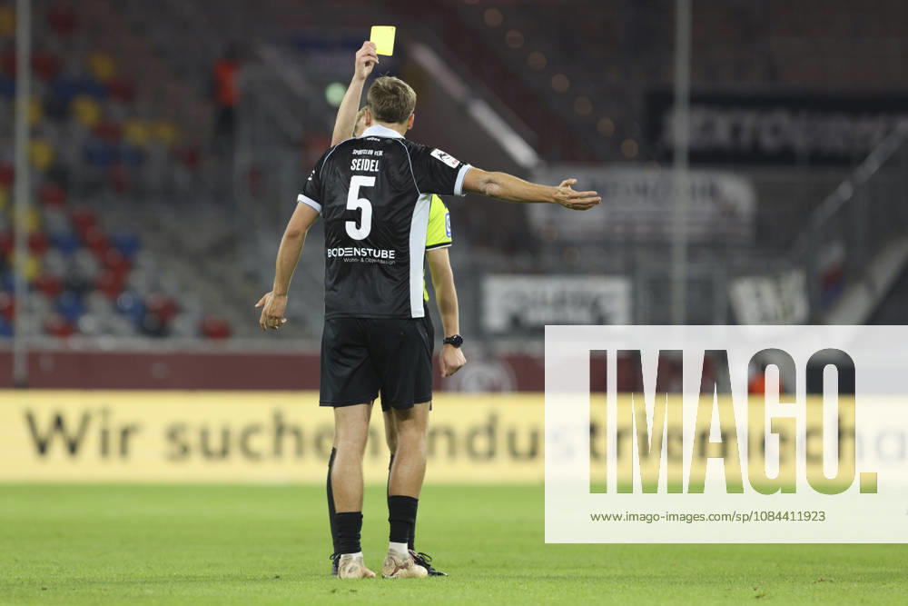 Nick Seidel (SC Verl) erhaelt die gelbe Karte waehrend des Spiels der 3. Liga zwischen Fortuna Duesseldorf und SC Verl, Merkur Spiel-Arena am 11. October 2026 in Duesseldorf, Deutschland. (Foto von Oliver Kaelke DeFodi Images) +++ Nick Seidel (SC Verl) gets the yellow card during the 3. Liga match between Fortuna Duesseldorf and SC Verl at Merkur Spiel-Arena on October 11, 2026 in Dusseldorf, Germany. (Photo by Oliver Kaelke DeFodi Images) DFB DFL REGULATIONS PROHIBIT ANY USE OF PHOTOGRAPHS AS IMAGE SEQUENCES AND OR QUASI-VIDEO. (Photo by Oliver Kaelke DeFodi Images) -