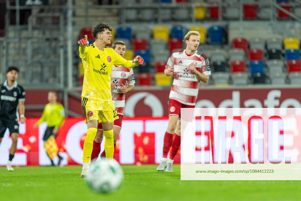 Louis Lord (Fortuna Düsseldorf, 22) schreit seine vorderleute an Fortuna Duesseldorf vs. SC Verl, Fussball, 3.Liga, 8.Spieltag, Saison 2026 27, 12.10.2026, DFL REGULATIONS PROHIBIT ANY USE OF PHOTOGRAPHS AS IMAGE SEQUENCES AND OR QUASI-VIDEO, Fortuna Duesseldorf vs. SC Verl, Fussball, 3.Liga, 8.Spieltag, Saison 2026 27, 12.10.2026 Düsseldorf