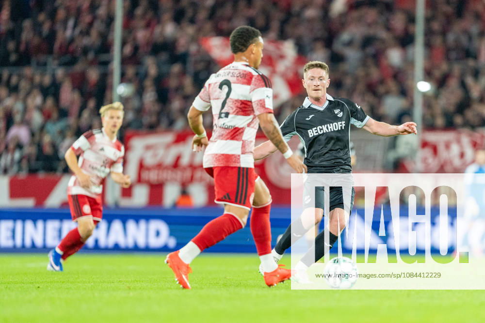 Dennis Waidner (SC Verl, 08) laeuft Steven van der Sloot (Fortuna Düsseldorf, 02) an Fortuna Duesseldorf vs. SC Verl, Fussball, 3.Liga, 8.Spieltag, Saison 2026 27, 12.10.2026, DFL REGULATIONS PROHIBIT ANY USE OF PHOTOGRAPHS AS IMAGE SEQUENCES AND OR QUASI-VIDEO, Fortuna Duesseldorf vs. SC Verl, Fussball, 3.Liga, 8.Spieltag, Saison 2026 27, 12.10.2026 Düsseldorf