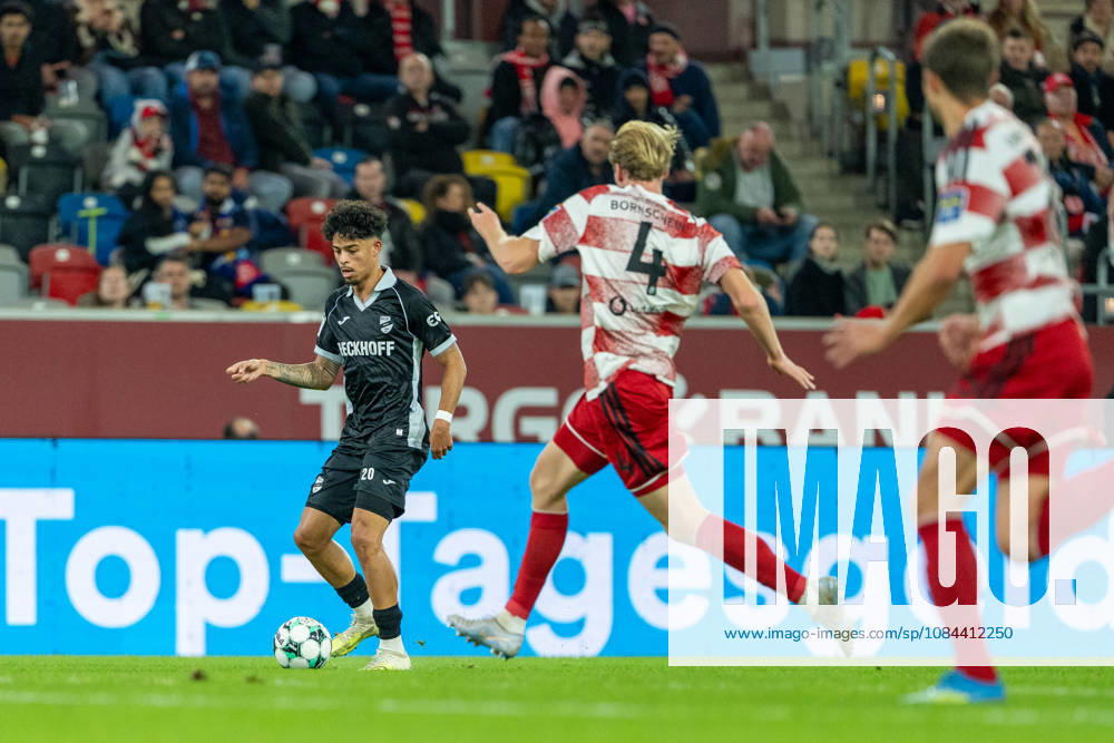 Andre Leipold (SC Verl, 20) kommt ueber den Fluegel, Lukas Bornschein (Fortuna Düsseldorf, 04) kommt angelaufen Fortuna Duesseldorf vs. SC Verl, Fussball, 3.Liga, 8.Spieltag, Saison 2026 27, 12.10.2026, DFL REGULATIONS PROHIBIT ANY USE OF PHOTOGRAPHS AS IMAGE SEQUENCES AND OR QUASI-VIDEO, Fortuna Duesseldorf vs. SC Verl, Fussball, 3.Liga, 8.Spieltag, Saison 2026 27, 12.10.2026 Düsseldorf
