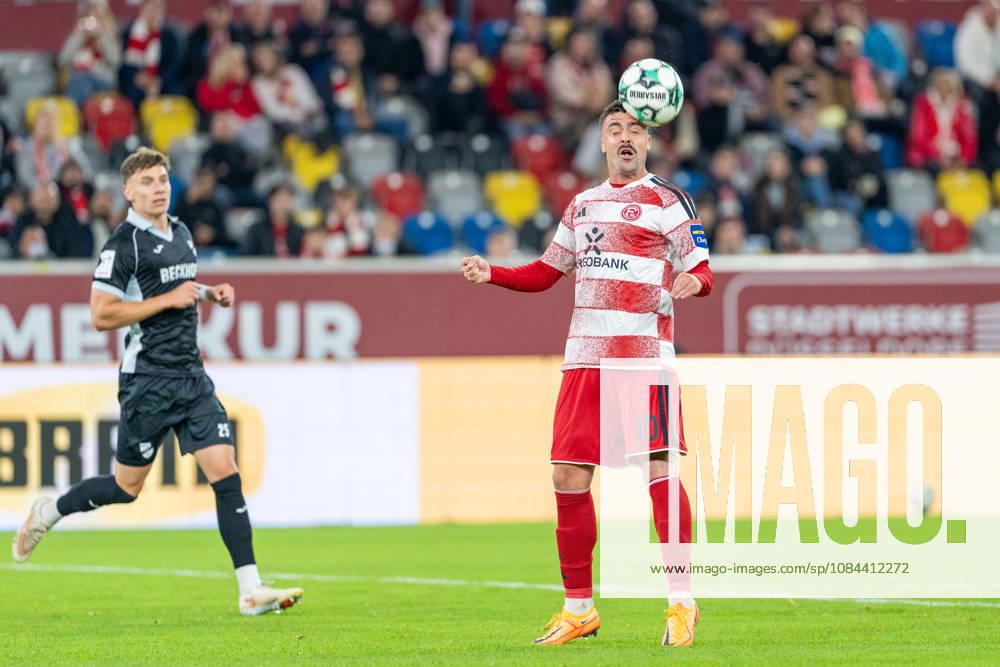 Tim Heike (SC Verl, 25), Philipp Foerster (Fortuna Düsseldorf, 10) klaert per Kopf Fortuna Duesseldorf vs. SC Verl, Fussball, 3.Liga, 8.Spieltag, Saison 2026 27, 12.10.2026, DFL REGULATIONS PROHIBIT ANY USE OF PHOTOGRAPHS AS IMAGE SEQUENCES AND OR QUASI-VIDEO, Fortuna Duesseldorf vs. SC Verl, Fussball, 3.Liga, 8.Spieltag, Saison 2026 27, 12.10.2026 Düsseldorf