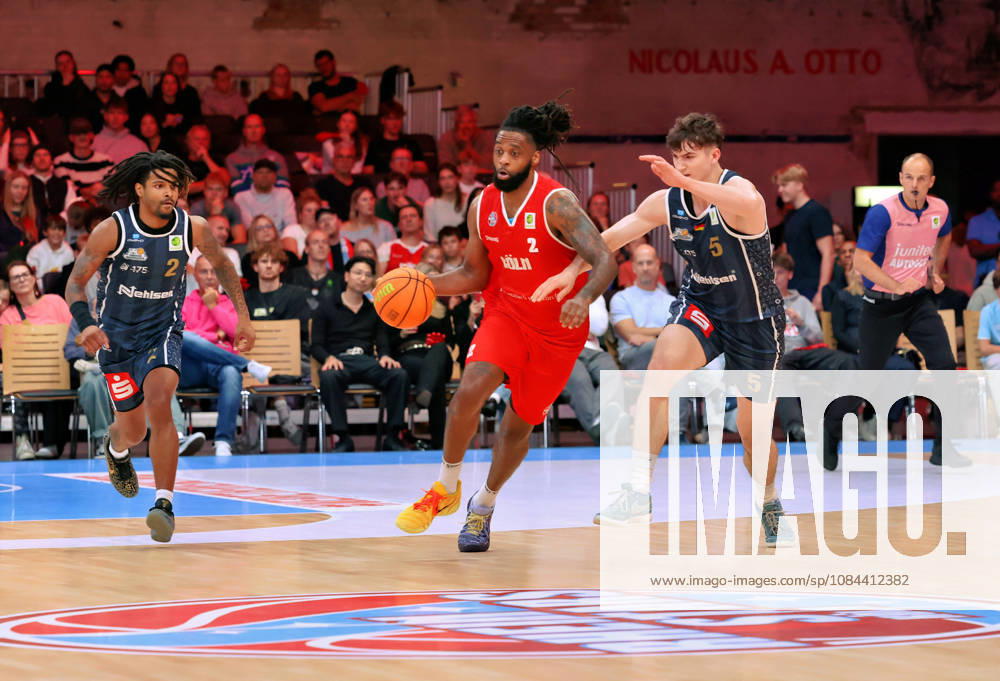 V.l. Corey McKeithan (Eisbaeren Bremerhaven 02), Kristopher Monroe (RheinStars Koeln 02), Benjamin Zintz (Eisbaeren Bremerhaven 05) GER, RheinStars Koeln vs. Eisbaeren Bremerhaven, Basketball, ProA, 4. Spieltag, Spielzeit 2026 2027, 11.10.2026 GER, RheinStars Koeln vs. Eisbaeren Bremerhaven, Basketball, ProA, 4. Spieltag, Spielzeit 2026 2027, 11.10.2026 RheinStars Koeln