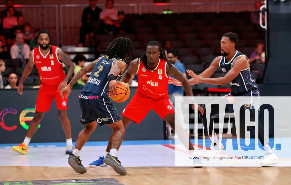V.l. Corey McKeithan (Eisbaeren Bremerhaven 02), James Patterson III (RheinStars Koeln 04), Jeremiah Oden (Eisbaeren Bremerhaven 25), im Hintergrund Kristopher Monroe (RheinStars Koeln 02) GER, RheinStars Koeln vs. Eisbaeren Bremerhaven, Basketball, ProA, 4. Spieltag, Spielzeit 2026 2027, 11.10.2026 GER, RheinStars Koeln vs. Eisbaeren Bremerhaven, Basketball, ProA, 4. Spieltag, Spielzeit 2026 2027, 11.10.2026 RheinStars Koeln