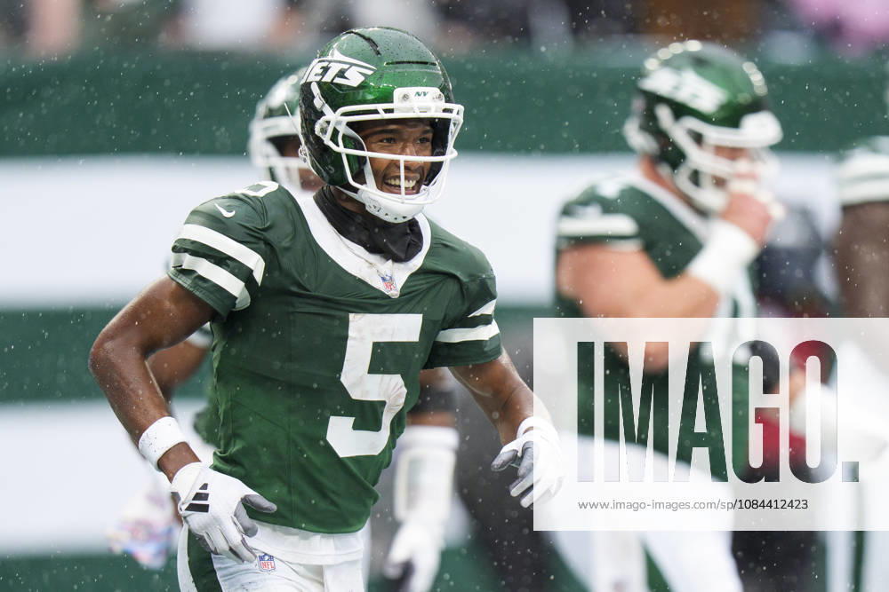 Oct 11, 2026; East Rutherford, NJ, USA; New York Jets wide receiver Garrett Wilson (5) reacts to his touchdown during an NFL, American Football Herren, USA game against the Cleveland Browns at MetLife Stadium. Mandatory Credit: -Cal Media NFL 2026: Browns Vs Jets OCT 11 - ZUMAc04_ 20261011_zma_c04_038