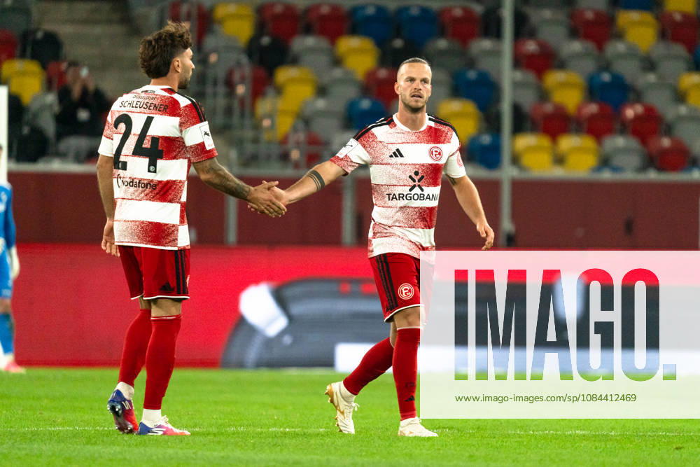 Deutschland: 3. Liga 2026 2027 Fortuna Düsseldorf vs. SC Verl 8. Spieltag 12.10.2026 Merkur Spiel-Arena (Nordrhein-Westfalen) Tor zum 2:1 durch Jorrit Hendrix (Fortuna Dusseldorf, 8) Jubel Freude Emotionen Torjubel Fabian Schleusener (Fortuna Dusseldorf, 24)