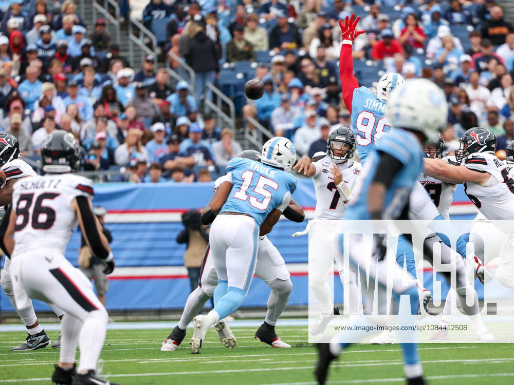 Oct 11, 2026; Nashville, TN, USA; Houston Texans quarterback C.J. Stroud (7) passes the ball as Tennessee Titans defensive tackle Jeffery Simmons (98) tries to swat it down during the NFL, American Football Herren, USA regular season game between the Houston Texans and Tennessee Titans at Nissan Stadium. Mandatory Credit: -Cal Media NFL 2026: Texans Vs Titans OCT 11 - ZUMAc04_ 20261011_zma_c04_046