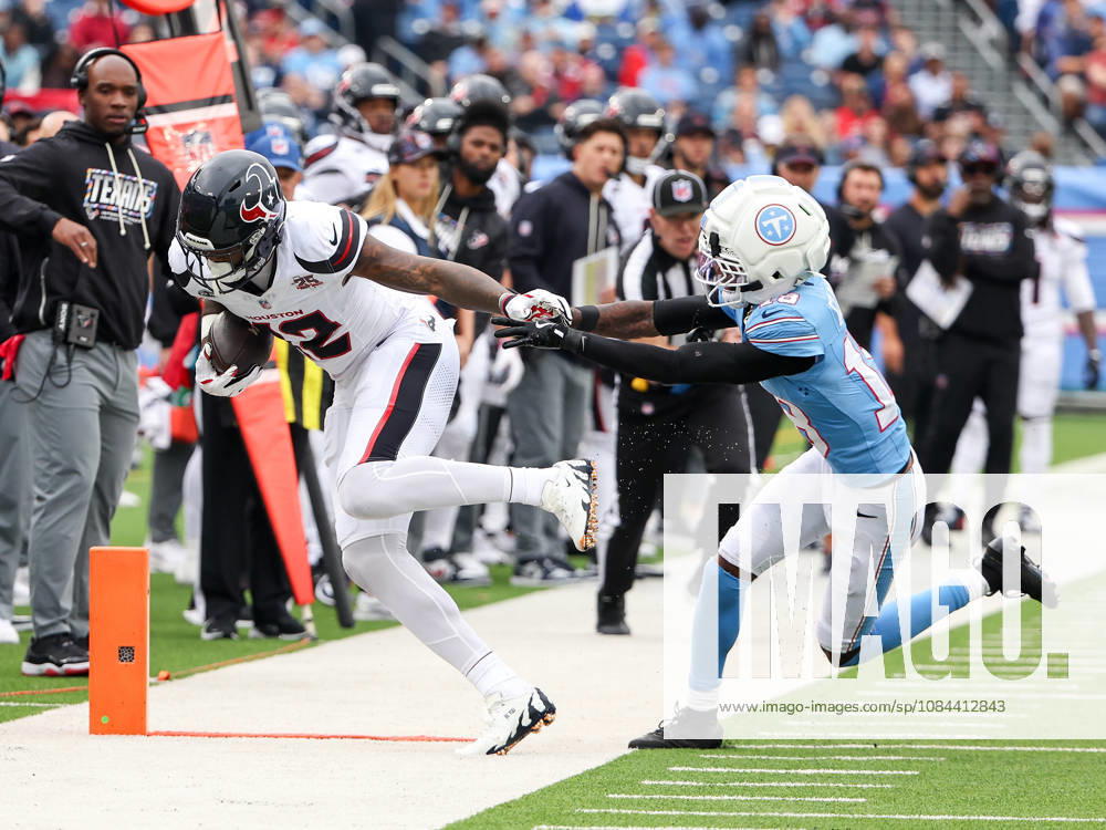 NFL, American Football Herren, USA 2026: Texans Vs Titans OCT 11 Oct 11, 2026; Nashville, TN, USA; Houston Texans wide receiver Nico Collins (12) is pushed out of bounds by Tennessee Titans cornerback Cor dale Flott (18) during the NFL regular season game between the Houston Texans and Tennessee Titans at Nissan Stadium. Mandatory Credit: Stephen Furst-Cal Media (Credit Image: Â Stephen Furst Cal Sport Media) Nashville Tn USA