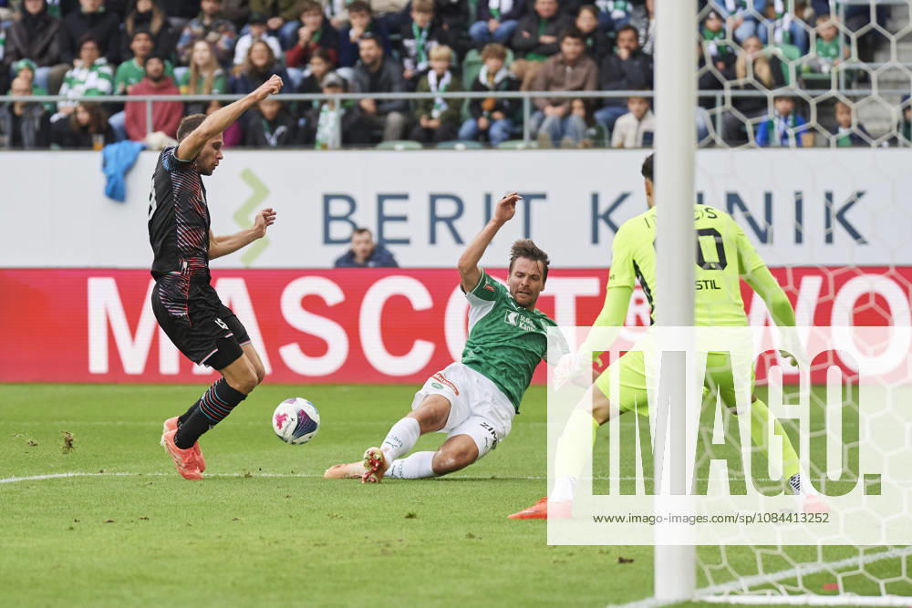 Brack Super League 2026 2027 FC St. Gallen 1879 vs. FC Lausanne St. Gallen, Schweiz St. Gallen, Schweiz, 11. Oktober 2026. Lukas Görtler verpasst eine Torchance während des Brack Super League Spiels FC St. Gallen 1879 gegen FC Lausanne-Sport in St. Gallen.