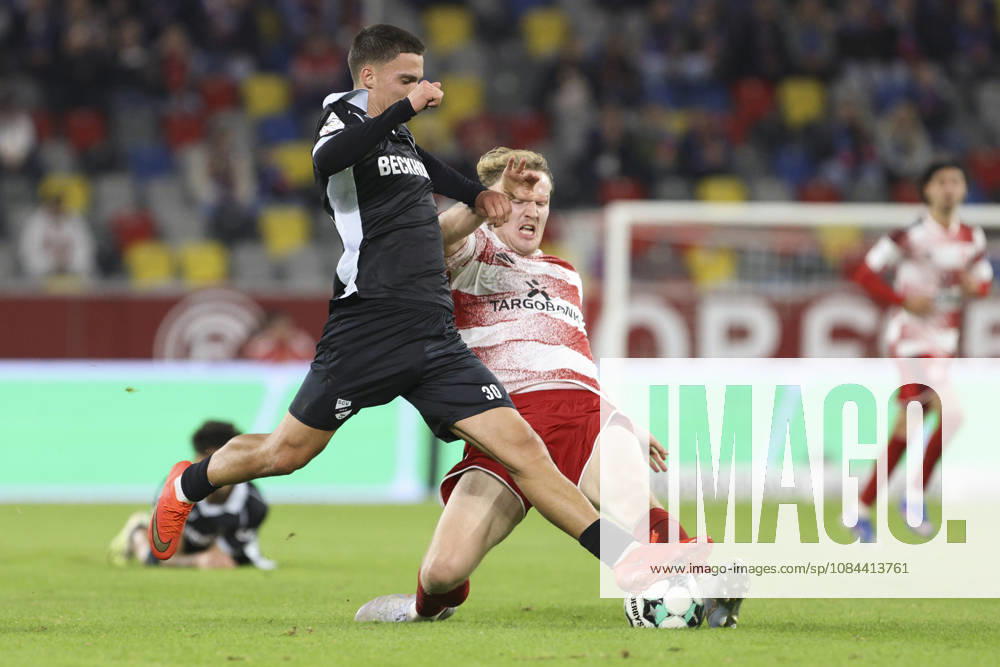 Almin Mesanovic (SC Verl) und Lukas Bornschein (Fortuna Duesseldorf) im Zweikampf waehrend des Spiels der 3. Liga zwischen Fortuna Duesseldorf und SC Verl, Merkur Spiel-Arena am 11. October 2026 in Duesseldorf, Deutschland. (Foto von Oliver Kaelke DeFodi Images) +++ Almin Mesanovic (SC Verl) und Lukas Bornschein (Fortuna Duesseldorf) battle for the ball during the 3. Liga match between Fortuna Duesseldorf and SC Verl at Merkur Spiel-Arena on October 11, 2026 in Dusseldorf, Germany. (Photo by Oliver Kaelke DeFodi Images) DFB DFL REGULATIONS PROHIBIT ANY USE OF PHOTOGRAPHS AS IMAGE SEQUENCES AND OR QUASI-VIDEO. (Photo by Oliver Kaelke DeFodi Images) -