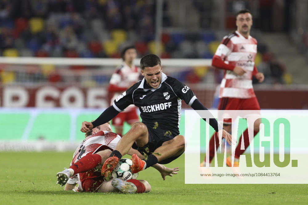 Almin Mesanovic (SC Verl) und Lukas Bornschein (Fortuna Duesseldorf) im Zweikampf waehrend des Spiels der 3. Liga zwischen Fortuna Duesseldorf und SC Verl, Merkur Spiel-Arena am 11. October 2026 in Duesseldorf, Deutschland. (Foto von Oliver Kaelke DeFodi Images) +++ Almin Mesanovic (SC Verl) und Lukas Bornschein (Fortuna Duesseldorf) battle for the ball during the 3. Liga match between Fortuna Duesseldorf and SC Verl at Merkur Spiel-Arena on October 11, 2026 in Dusseldorf, Germany. (Photo by Oliver Kaelke DeFodi Images) DFB DFL REGULATIONS PROHIBIT ANY USE OF PHOTOGRAPHS AS IMAGE SEQUENCES AND OR QUASI-VIDEO. (Photo by Oliver Kaelke DeFodi Images) -