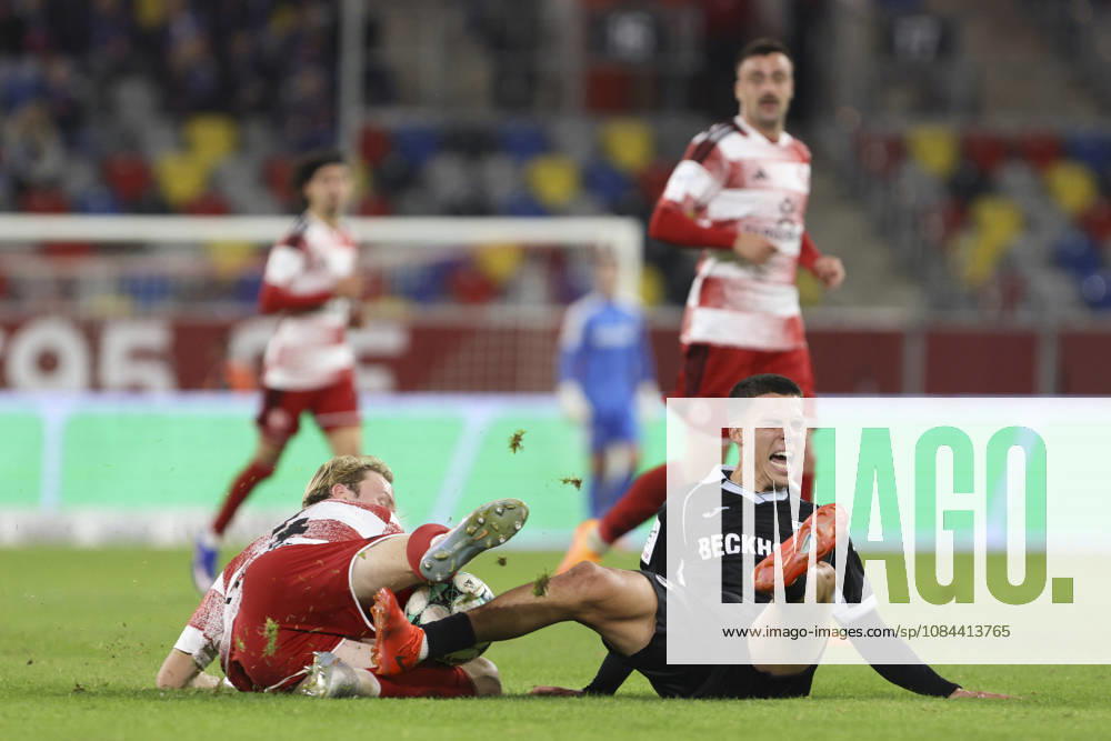 Lukas Bornschein (Fortuna Duesseldorf) und Almin Mesanovic (SC Verl) im Zweikampf waehrend des Spiels der 3. Liga zwischen Fortuna Duesseldorf und SC Verl, Merkur Spiel-Arena am 11. October 2026 in Duesseldorf, Deutschland. (Foto von Oliver Kaelke DeFodi Images) +++ Lukas Bornschein (Fortuna Duesseldorf) und Almin Mesanovic (SC Verl) battle for the ball during the 3. Liga match between Fortuna Duesseldorf and SC Verl at Merkur Spiel-Arena on October 11, 2026 in Dusseldorf, Germany. (Photo by Oliver Kaelke DeFodi Images) DFB DFL REGULATIONS PROHIBIT ANY USE OF PHOTOGRAPHS AS IMAGE SEQUENCES AND OR QUASI-VIDEO. (Photo by Oliver Kaelke DeFodi Images) -