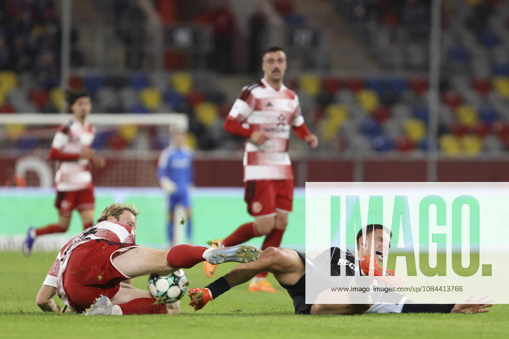 Lukas Bornschein (Fortuna Duesseldorf) und Almin Mesanovic (SC Verl) im Zweikampf waehrend des Spiels der 3. Liga zwischen Fortuna Duesseldorf und SC Verl, Merkur Spiel-Arena am 11. October 2026 in Duesseldorf, Deutschland. (Foto von Oliver Kaelke DeFodi Images) +++ Lukas Bornschein (Fortuna Duesseldorf) und Almin Mesanovic (SC Verl) battle for the ball during the 3. Liga match between Fortuna Duesseldorf and SC Verl at Merkur Spiel-Arena on October 11, 2026 in Dusseldorf, Germany. (Photo by Oliver Kaelke DeFodi Images) DFB DFL REGULATIONS PROHIBIT ANY USE OF PHOTOGRAPHS AS IMAGE SEQUENCES AND OR QUASI-VIDEO. (Photo by Oliver Kaelke DeFodi Images) -