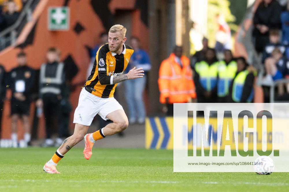 Hull City v Everton Premier League Oliver McBurnie of Hull City during the Premier League match between Hull City and Everton at the MKM Stadium, Hull. 11 10 2026 UK Newspapers OUT