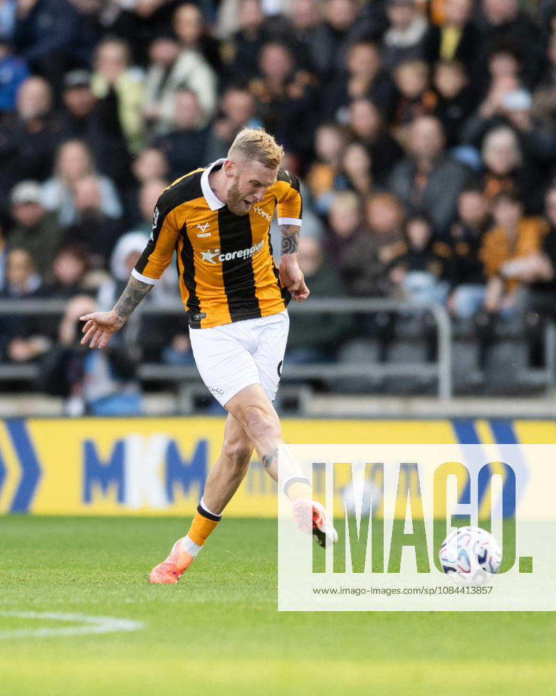 Hull City v Everton Premier League Oliver McBurnie of Hull City during the Premier League match between Hull City and Everton at the MKM Stadium, Hull. 11 10 2026 UK Newspapers OUT