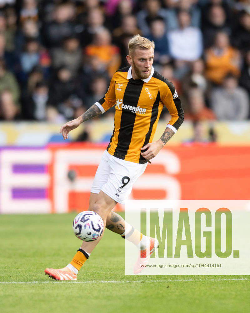 Hull City v Everton Premier League Oliver McBurnie of Hull City during the Premier League match between Hull City and Everton at the MKM Stadium, Hull. 11 10 2026 UK Newspapers OUT