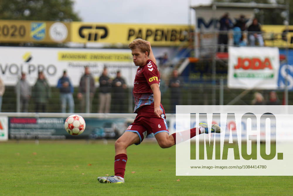 Fußball I Herren I Saison 2026-2027 I Regionalliga Nord I 13. Spieltag I SV Todesfelde - SC Weiche Flensburg I 11.10.2026 Benjamin William Lamce (6, SC Weiche Flensburg 08) Todesfelde Joda-Sportpark Schleswig Holstein Deutschland