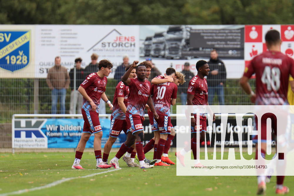Fußball I Herren I Saison 2026-2027 I Regionalliga Nord I 13. Spieltag I SV Todesfelde - SC Weiche Flensburg I 11.10.2026 Ibrahim Bashiru Ali (26, SC Weiche Flensburg 08) mit der Faust nach oben Todesfelde Joda-Sportpark Schleswig Holstein Deutschland