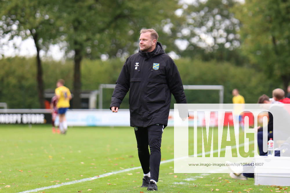 Fußball I Herren I Saison 2026-2027 I Regionalliga Nord I 13. Spieltag I SV Todesfelde - SC Weiche Flensburg I 11.10.2026 Dominik Lindtner (Torwart-Trainer, SV Todesfelde) Todesfelde Joda-Sportpark Schleswig Holstein Deutschland