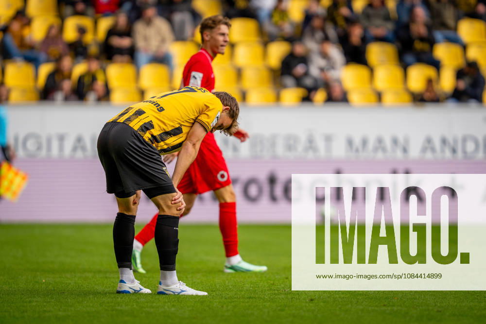 Mika Schroers (Alemannia Aachen, 27) enttaeuscht nach dem Gegentreffer TSV Alemannia Aachen vs. FC Viktoria Koeln, Fussball, 3. Liga, 8. Spieltag, Saison 2026 2027, 11.10.2026 DFB REGULATIONS PROHIBIT ANY USE OF PHOTOGRAPHS AS IMAGE SEQUENCES AND OR QUASI-VIDEO TSV Alemannia Aachen vs. FC Viktoria Koeln, Fussball, 3. Liga, 8. Spieltag, Saison 2026 2027, 11.10.2026 Aachen