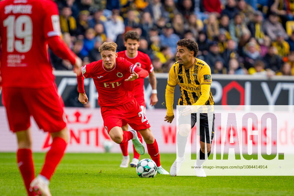 Niklas Swider (FC Viktoria Koeln, 20) gegen Mehdi Loune (Alemannia Aachen, 10) TSV Alemannia Aachen vs. FC Viktoria Koeln, Fussball, 3. Liga, 8. Spieltag, Saison 2026 2027, 11.10.2026 DFB REGULATIONS PROHIBIT ANY USE OF PHOTOGRAPHS AS IMAGE SEQUENCES AND OR QUASI-VIDEO TSV Alemannia Aachen vs. FC Viktoria Koeln, Fussball, 3. Liga, 8. Spieltag, Saison 2026 2027, 11.10.2026 Aachen