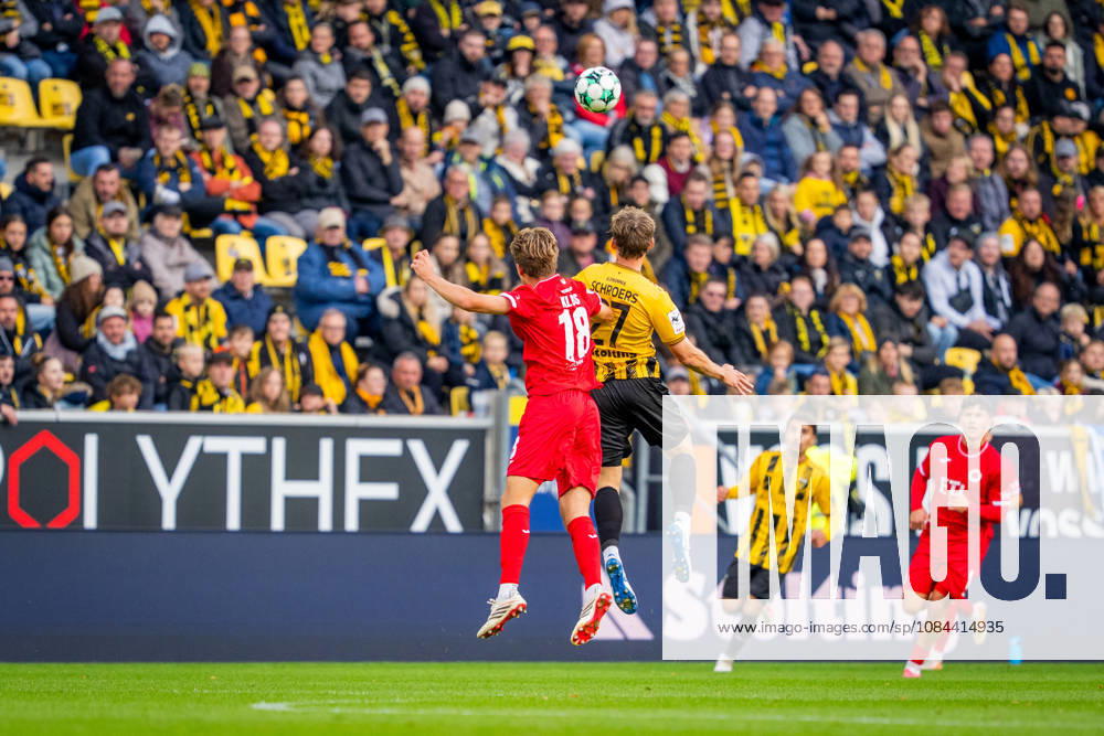 Kopfballduell zwischen Tim Kloss (FC Viktoria Koeln, 18) und Mika Schroers (Alemannia Aachen, 27) TSV Alemannia Aachen vs. FC Viktoria Koeln, Fussball, 3. Liga, 8. Spieltag, Saison 2026 2027, 11.10.2026 DFB REGULATIONS PROHIBIT ANY USE OF PHOTOGRAPHS AS IMAGE SEQUENCES AND OR QUASI-VIDEO TSV Alemannia Aachen vs. FC Viktoria Koeln, Fussball, 3. Liga, 8. Spieltag, Saison 2026 2027, 11.10.2026 Aachen