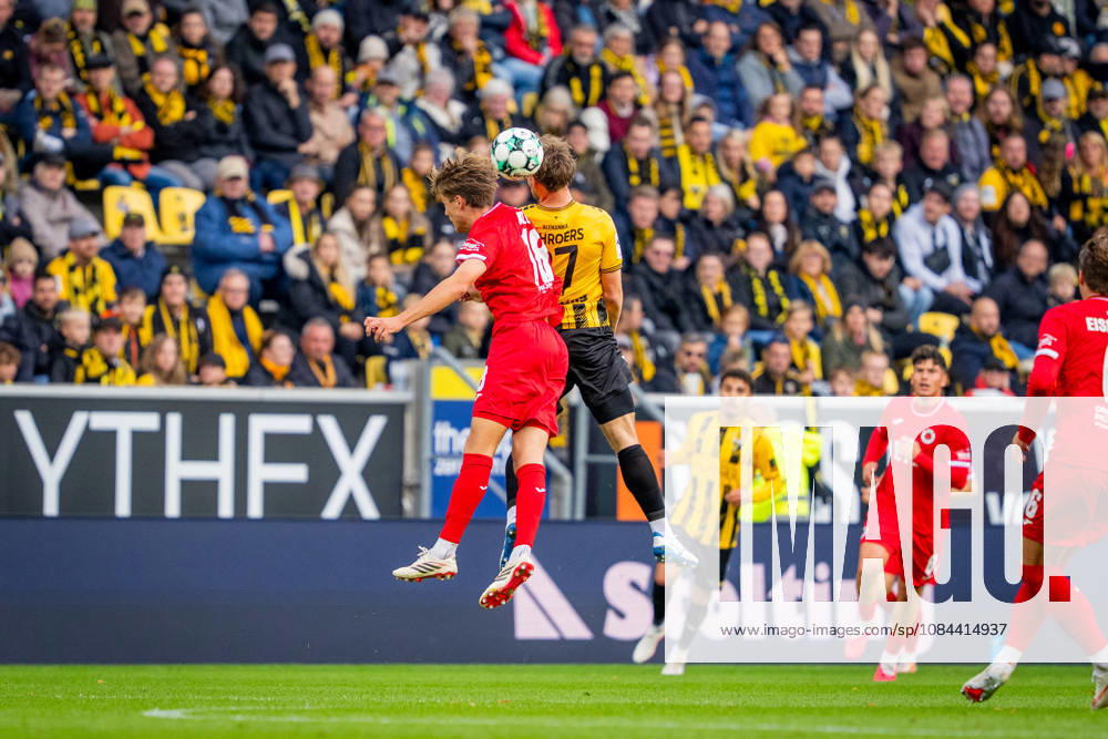 Kopfballduell zwischen Tim Kloss (FC Viktoria Koeln, 18) und Mika Schroers (Alemannia Aachen, 27) TSV Alemannia Aachen vs. FC Viktoria Koeln, Fussball, 3. Liga, 8. Spieltag, Saison 2026 2027, 11.10.2026 DFB REGULATIONS PROHIBIT ANY USE OF PHOTOGRAPHS AS IMAGE SEQUENCES AND OR QUASI-VIDEO TSV Alemannia Aachen vs. FC Viktoria Koeln, Fussball, 3. Liga, 8. Spieltag, Saison 2026 2027, 11.10.2026 Aachen