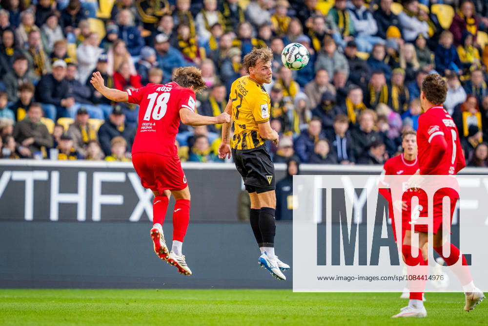 Tim Kloss (FC Viktoria Koeln, 18) und Mika Schroers (Alemannia Aachen, 27) TSV Alemannia Aachen vs. FC Viktoria Koeln, Fussball, 3. Liga, 8. Spieltag, Saison 2026 2027, 11.10.2026 DFB REGULATIONS PROHIBIT ANY USE OF PHOTOGRAPHS AS IMAGE SEQUENCES AND OR QUASI-VIDEO TSV Alemannia Aachen vs. FC Viktoria Koeln, Fussball, 3. Liga, 8. Spieltag, Saison 2026 2027, 11.10.2026 Aachen