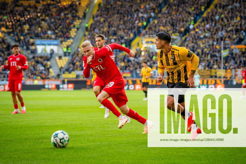 Fabio Torsiello (Alemannia Aachen, 17) gegen Meiko Sponsel (FC Viktoria Koeln, 19) TSV Alemannia Aachen vs. FC Viktoria Koeln, Fussball, 3. Liga, 8. Spieltag, Saison 2026 2027, 11.10.2026 DFB REGULATIONS PROHIBIT ANY USE OF PHOTOGRAPHS AS IMAGE SEQUENCES AND OR QUASI-VIDEO TSV Alemannia Aachen vs. FC Viktoria Koeln, Fussball, 3. Liga, 8. Spieltag, Saison 2026 2027, 11.10.2026 Aachen