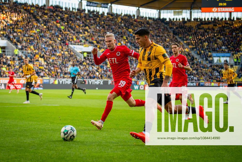 Mehdi Loune (Alemannia Aachen, 10) und Meiko Sponsel (FC Viktoria Koeln, 19) TSV Alemannia Aachen vs. FC Viktoria Koeln, Fussball, 3. Liga, 8. Spieltag, Saison 2026 2027, 11.10.2026 DFB REGULATIONS PROHIBIT ANY USE OF PHOTOGRAPHS AS IMAGE SEQUENCES AND OR QUASI-VIDEO TSV Alemannia Aachen vs. FC Viktoria Koeln, Fussball, 3. Liga, 8. Spieltag, Saison 2026 2027, 11.10.2026 Aachen