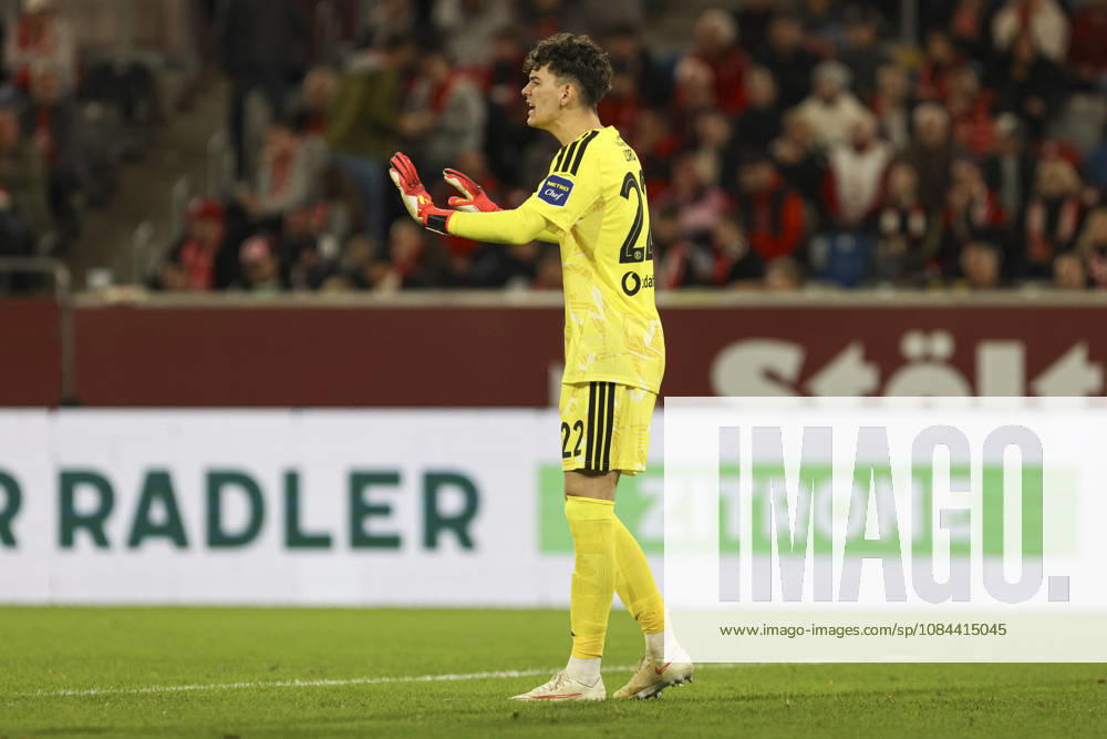 Torwart Louis Lord (Fortuna Duesseldorf) gestikuliert, Gestik waehrend des Spiels der 3. Liga zwischen Fortuna Duesseldorf und SC Verl, Merkur Spiel-Arena am 11. October 2026 in Duesseldorf, Deutschland. (Foto von Oliver Kaelke DeFodi Images) +++ Torwart Louis Lord (Fortuna Duesseldorf) gestures during the 3. Liga match between Fortuna Duesseldorf and SC Verl at Merkur Spiel-Arena on October 11, 2026 in Dusseldorf, Germany. (Photo by Oliver Kaelke DeFodi Images) DFB DFL REGULATIONS PROHIBIT ANY USE OF PHOTOGRAPHS AS IMAGE SEQUENCES AND OR QUASI-VIDEO. (Photo by Oliver Kaelke DeFodi Images) -