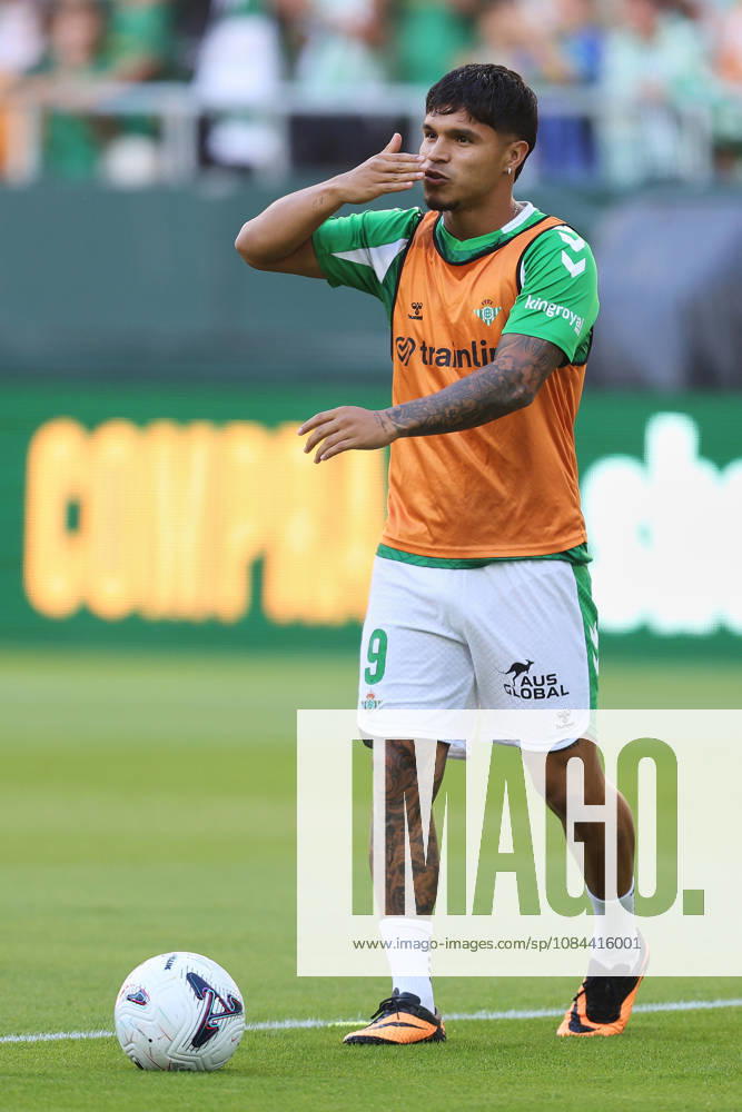 Real Betis and CA Osasuna - LaLiga EA Sports SEVILLA, SPAIN - OCTOBER 11: Cucho Hernandez of Real Betis warms up prior the LaLiga EA Sports 2026 27 match between Real Betis and CA Osasuna at La Cartuja Stadium on October 11, 2026 in Sevilla, Spain. (Photo by Rafael Roman Photo Players Images Magara Press) Sevilla La Cartuja Stadium Spain
