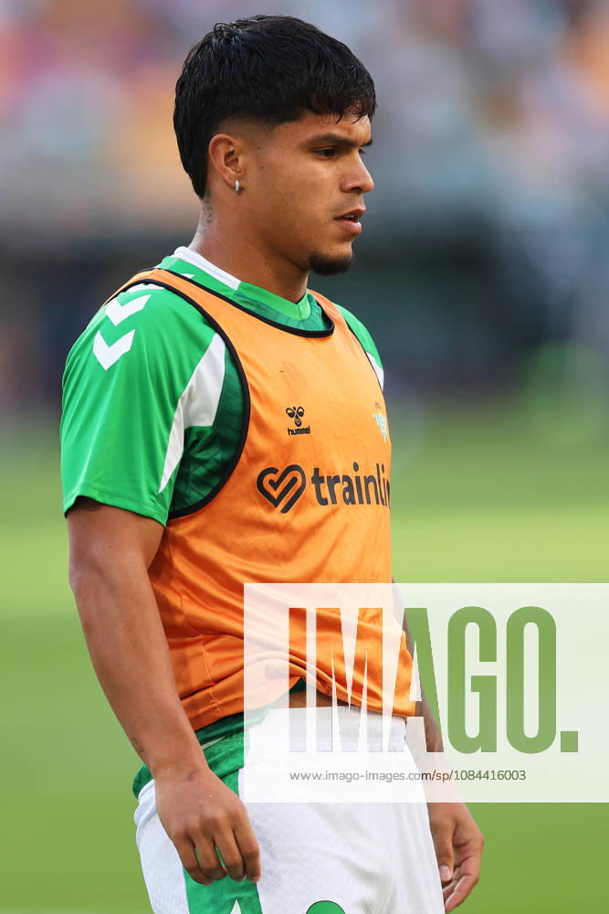Real Betis and CA Osasuna - LaLiga EA Sports SEVILLA, SPAIN - OCTOBER 11: Cucho Hernandez of Real Betis warms up prior the LaLiga EA Sports 2026 27 match between Real Betis and CA Osasuna at La Cartuja Stadium on October 11, 2026 in Sevilla, Spain. (Photo by Rafael Roman Photo Players Images Magara Press) Sevilla La Cartuja Stadium Spain