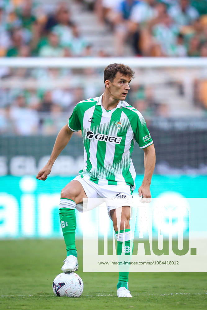 Real Betis and CA Osasuna - LaLiga EA Sports SEVILLA, SPAIN - OCTOBER 11: Diego Llorente of Real Betis Balompie in action during the LaLiga EA Sports 2026 27 match between Real Betis and CA Osasuna at La Cartuja Stadium on October 11, 2026 in Sevilla, Spain. (Photo by Rafael Roman Photo Players Images Magara Press) Sevilla La Cartuja Stadium Spain
