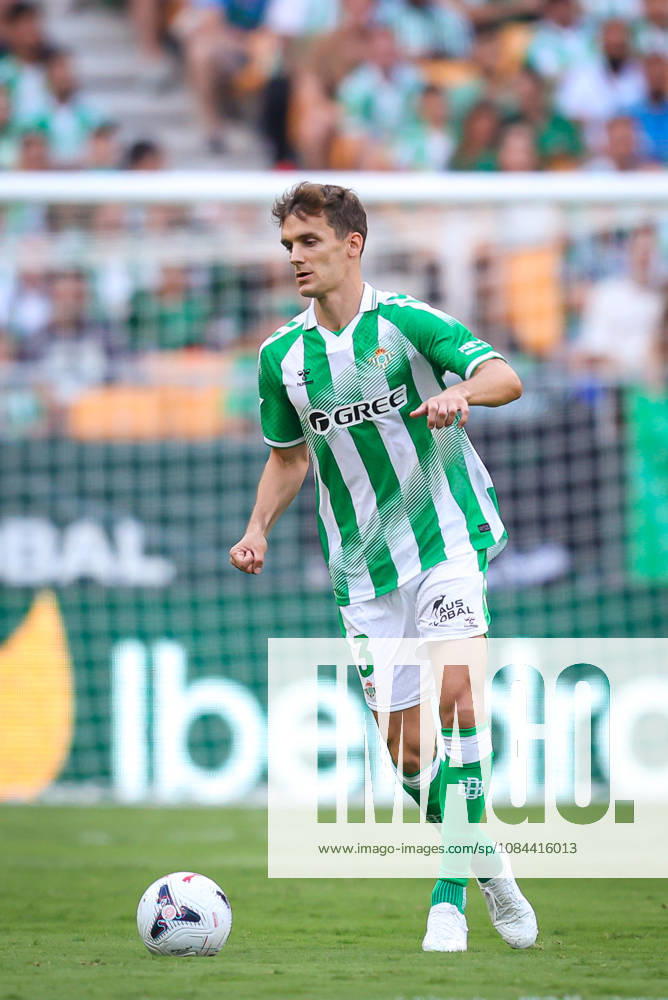 Real Betis and CA Osasuna - LaLiga EA Sports SEVILLA, SPAIN - OCTOBER 11: Diego Llorente of Real Betis Balompie in action during the LaLiga EA Sports 2026 27 match between Real Betis and CA Osasuna at La Cartuja Stadium on October 11, 2026 in Sevilla, Spain. (Photo by Rafael Roman Photo Players Images Magara Press) Sevilla La Cartuja Stadium Spain