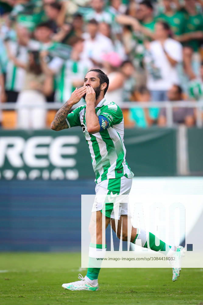 Real Betis and CA Osasuna - LaLiga EA Sports SEVILLA, SPAIN - OCTOBER 11: Francisco Alarcon Isco of Real Betis celebrates after scoring his team s first goal during the LaLiga EA Sports 2026 27 match between Real Betis and CA Osasuna at La Cartuja Stadium on October 11, 2026 in Sevilla, Spain. (Photo by Rafael Roman Photo Players Images Magara Press) Sevilla La Cartuja Stadium Spain
