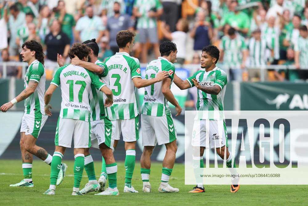 Real Betis and CA Osasuna - LaLiga EA Sports SEVILLA, SPAIN - OCTOBER 11: Isco Alarcon of Real Betis Balompie celebrates after scoring his team s first goal during the LaLiga EA Sports 2026 27 match between Real Betis and CA Osasuna at La Cartuja Stadium on October 11, 2026 in Sevilla, Spain. (Photo by Rafael Roman Photo Players Images Magara Press) Sevilla La Cartuja Stadium Spain