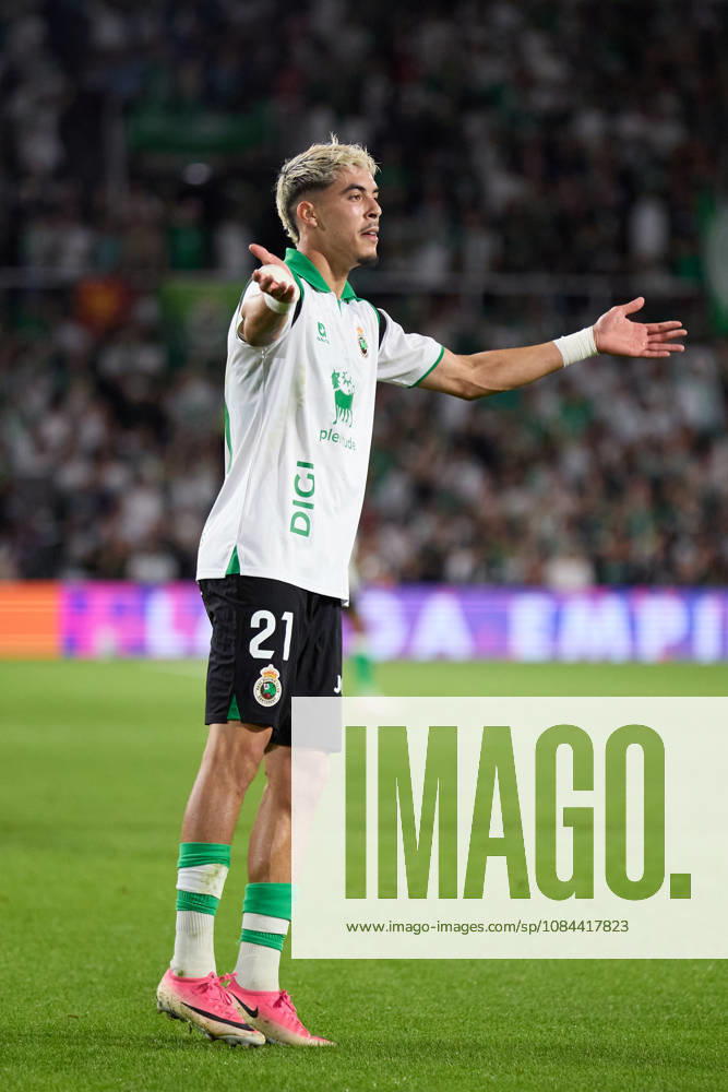 Yassir Zabiri of Real Racing Club de Santander celebrates after scoring the team s first goal during the LaLiga EA Sports match between Real Racing Club de Santander and Valencia CF at Campos de de El Sardinero on October 11, 2026, in Santander, Spain. Santander Spain - ZUMAa181 20261011_zaa_a181_357