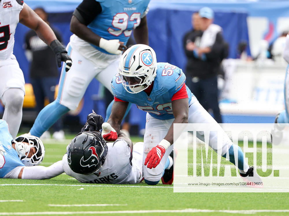 NFL, American Football Herren, USA 2026: Texans Vs Titans OCT 11 Oct 11, 2026; Nashville, TN, USA; Tennessee Titans linebacker Anthony Hill Jr. (53) tackles Houston Texans running back Woody Marks (4) during the NFL regular season game between the Houston Texans and Tennessee Titans at Nissan Stadium. Mandatory Credit: Stephen Furst-Cal Media (Credit Image: Â Stephen Furst Cal Sport Media) Nashville Tn USA