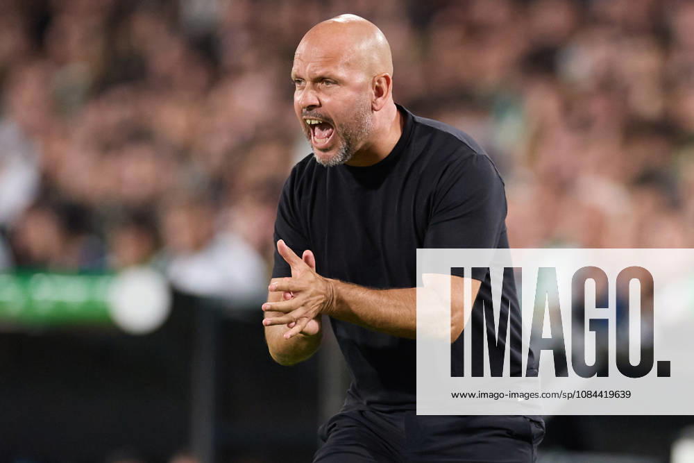 Jose Alberto Lopez head coach of Real Racing Club de Santander reacts during the LaLiga EA Sports match between Real Racing Club de Santander and Valencia CF at Campos de de El Sardinero on October 11, 2026, in Santander, Spain. Real Racing Club De Santander V Valencia CF - LaLiga EA Sports - ZUMAa181 20261011_zaa_a181_375