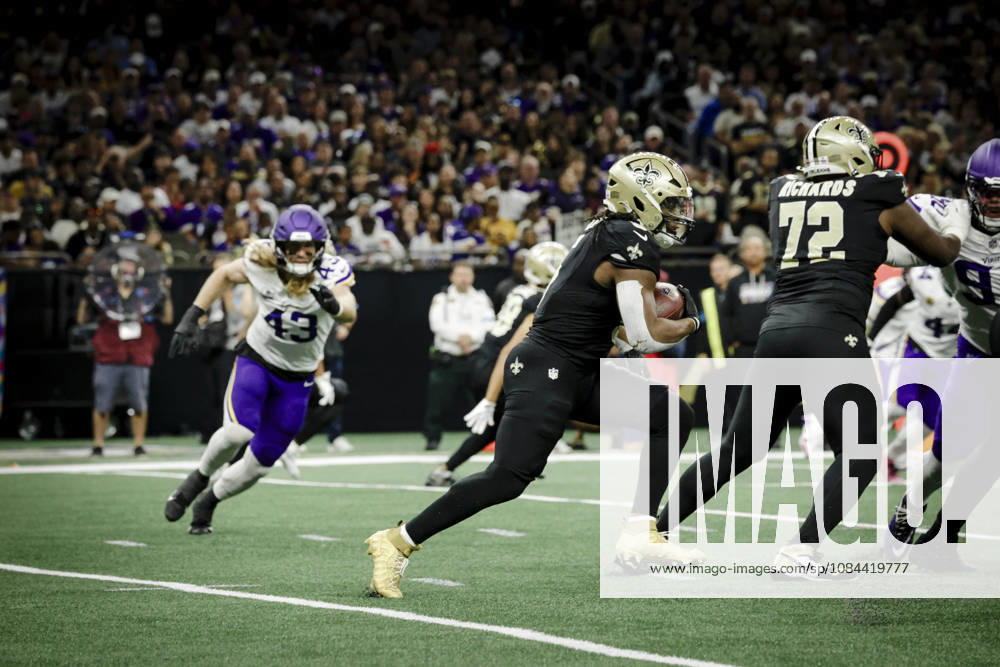 NEW ORLEANS, LA - OCTOBER 11: Kendre Miller 5 of the New Orleans Saints runs against the Minnesota Vikings during the first half of a game at Caesars Superdome on October 11, 2026, in New Orleans, Louisiana. (Photo by Derick Hingle Icon Sportswire) NFL, American Football Herren, USA OCT 11 Vikings at Saints Icon126261011009