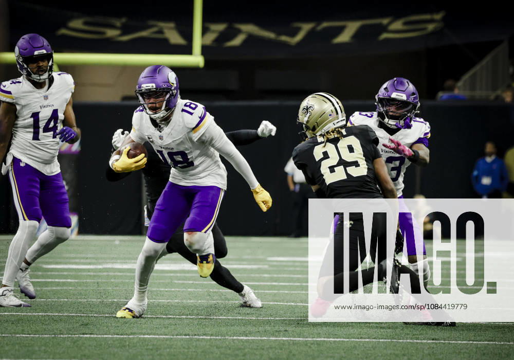 NEW ORLEANS, LA - OCTOBER 11: Justin Jefferson 18 of the Minnesota Vikings runs after a catch as Quincy Riley 29 of the New Orleans Saints pursues during the first half of a game at Caesars Superdome on October 11, 2026, in New Orleans, Louisiana. (Photo by Derick Hingle Icon Sportswire) NFL, American Football Herren, USA OCT 11 Vikings at Saints Icon126261011011