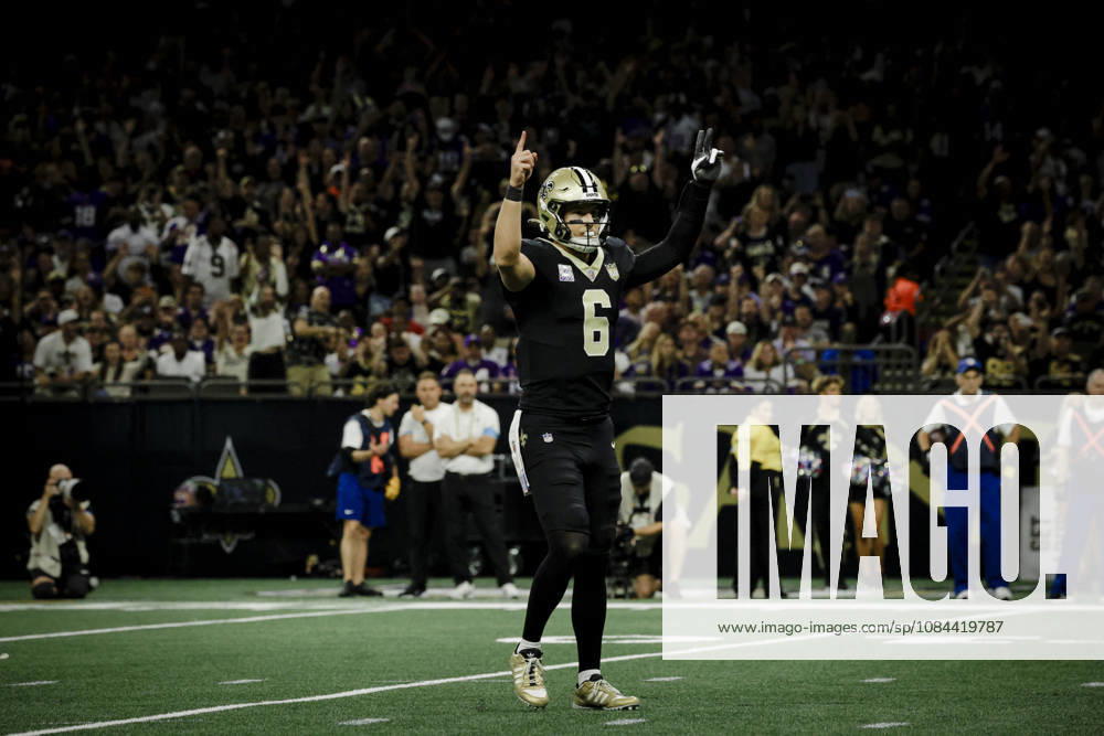 NEW ORLEANS, LA - OCTOBER 11: Tyler Shough 6 of the New Orleans Saints celebrates after a touchdown against the Minnesota Vikings during the first half of a game at Caesars Superdome on October 11, 2026, in New Orleans, Louisiana. (Photo by Derick Hingle Icon Sportswire) NFL, American Football Herren, USA OCT 11 Vikings at Saints Icon126261011007