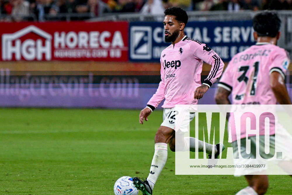 Juventus s Douglas Luiz Soares De Paulo in action during the Serie A soccer match between Cagliari Calcio and Juventus at the Unipol Domus in Cagliari, Sardinia - Sunday 11th october 2026. - Soccer