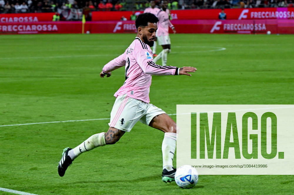 Juventus s Douglas Luiz Soares De Paulo in action during the Serie A soccer match between Cagliari Calcio and Juventus at the Unipol Domus in Cagliari, Sardinia - Sunday 11th october 2026. - Soccer